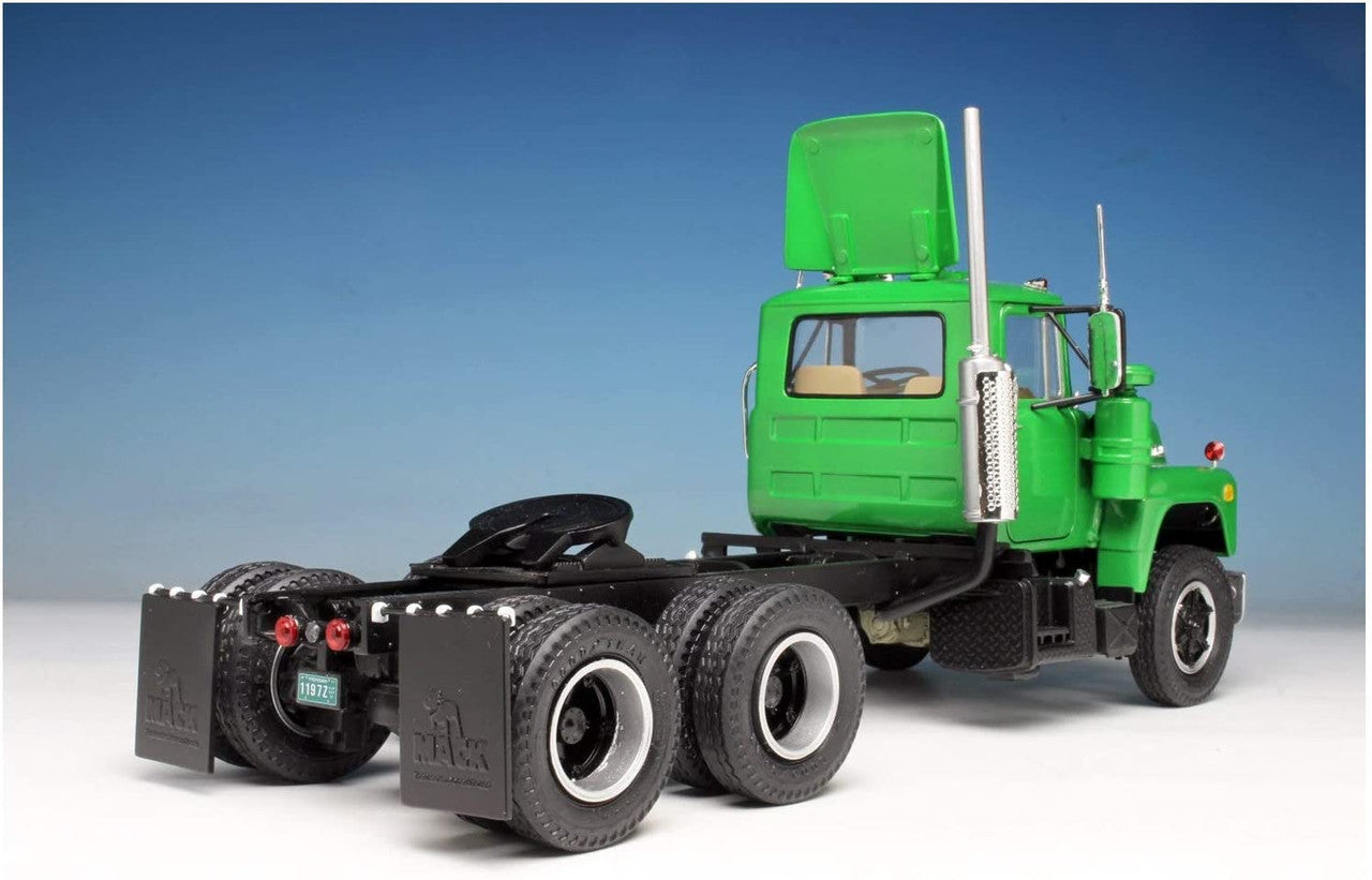 AMT 1039 Mack R685ST Semi Tractor