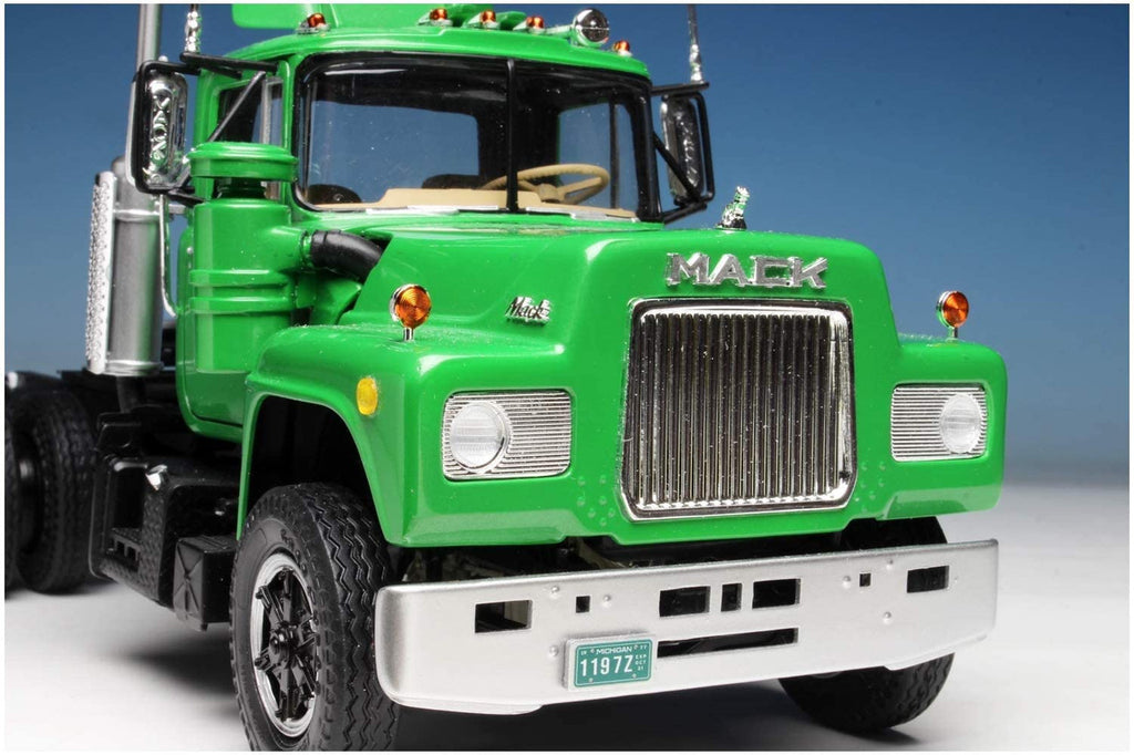 AMT 1039 Mack R685ST Semi Tractor