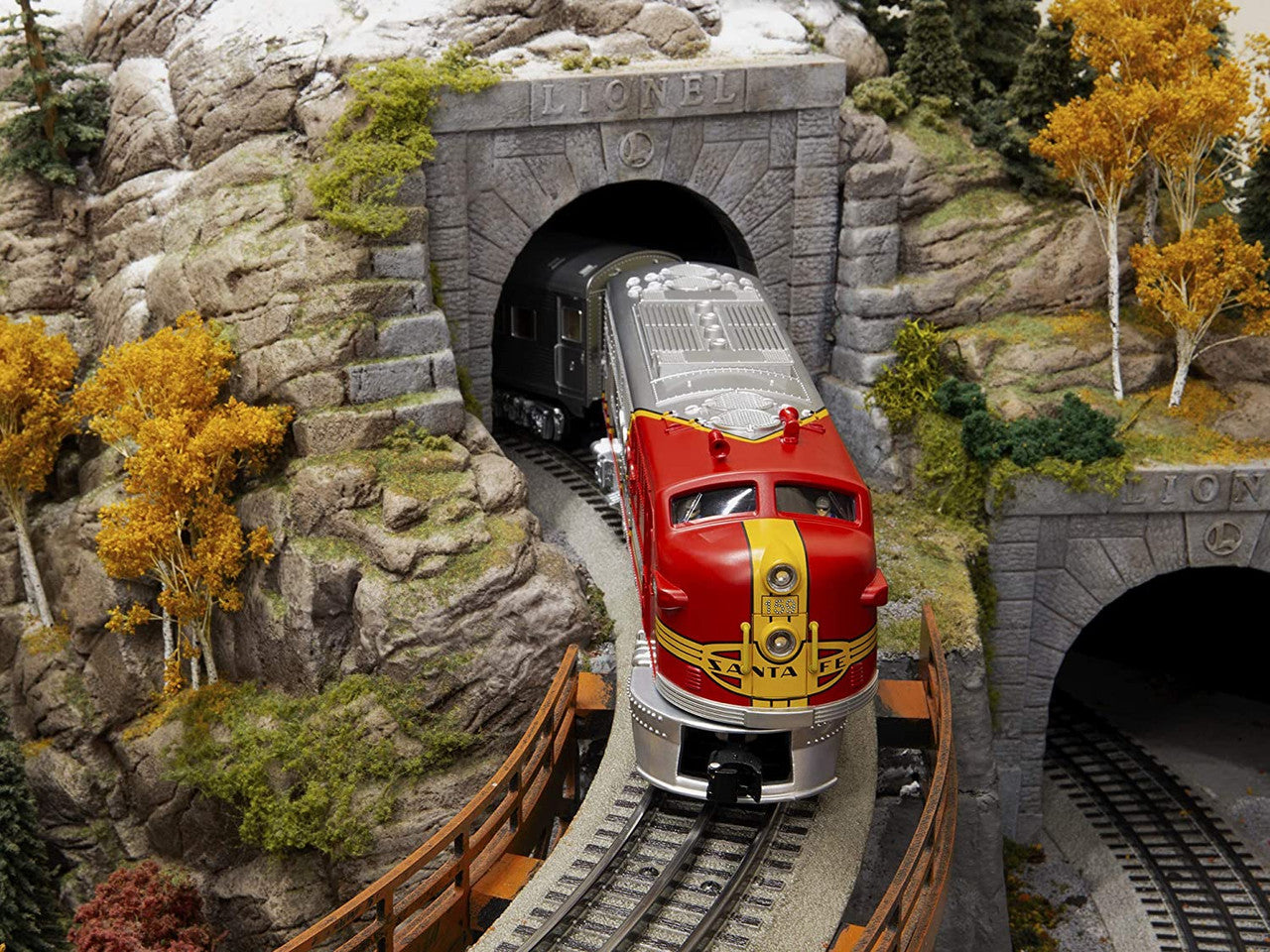 Lionel 6-84719 O Gauge LionChief SF Diesel Super Chief Psg.Set/FT