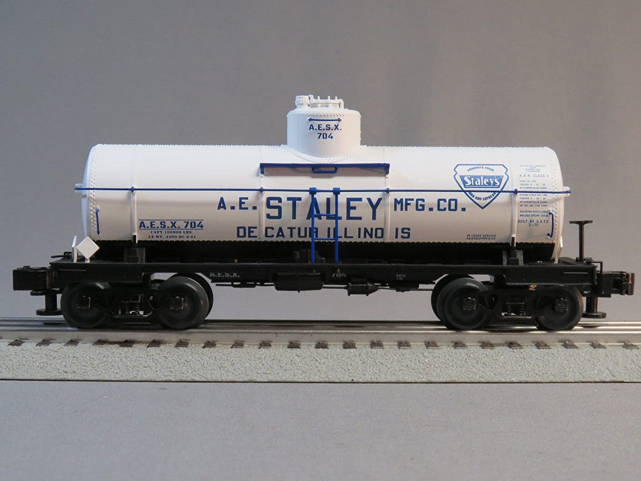 Lionel 6-84804 O Gauge 8000g Tank Car AE Staley #704