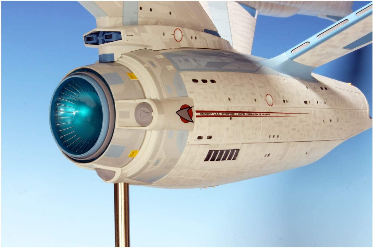 Polar Lights 949 Star Trek U.S.S. Enterprise Refit
