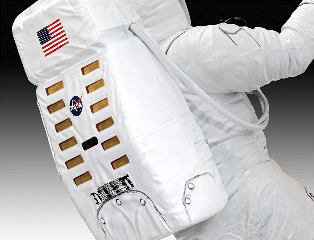 Revell 803702 Apollo 11 Astronaut On The Moon - Skill 4