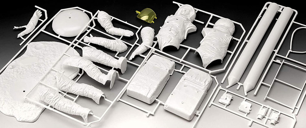 Revell 803702 Apollo 11 Astronaut On The Moon - Skill 4