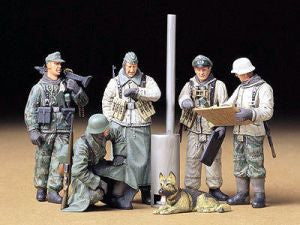 Tamiya 35212 German Soldiers At Field Briefing
